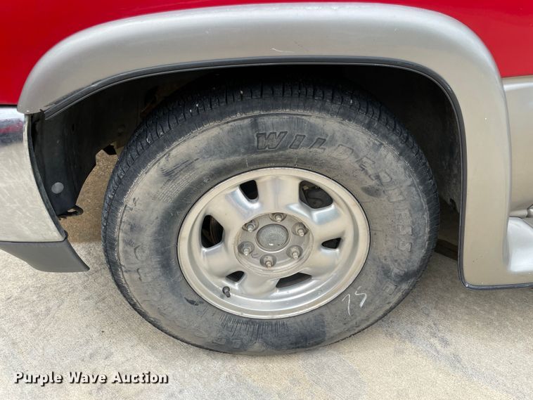 image for item IC9485 2000 GMC Yukon Denali  SUV