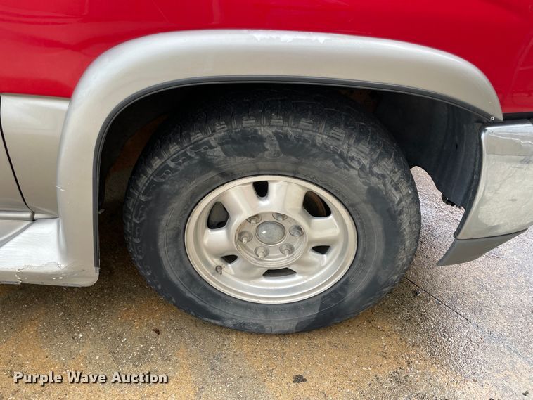 image for item IC9485 2000 GMC Yukon Denali  SUV