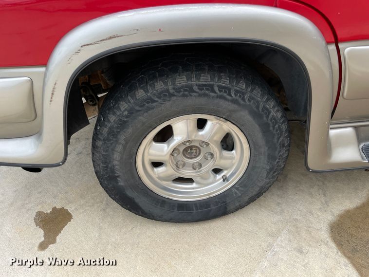 image for item IC9485 2000 GMC Yukon Denali  SUV