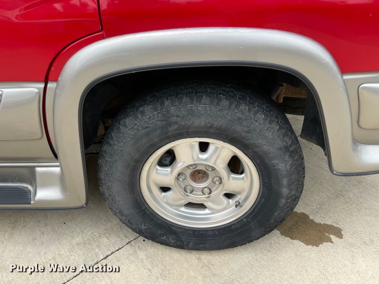 image for item IC9485 2000 GMC Yukon Denali  SUV