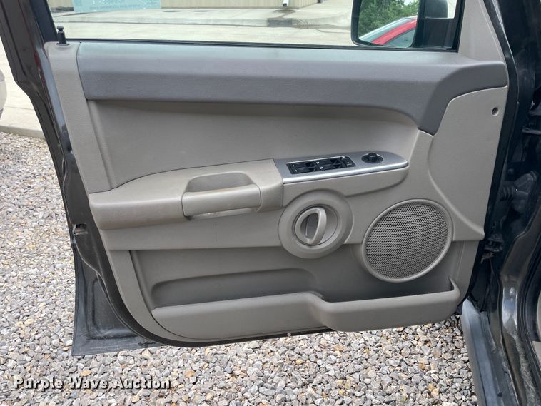 image for item IC9486 2006 Jeep Commander  SUV