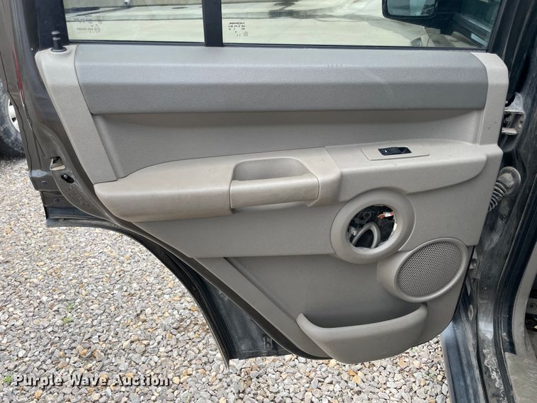 image for item IC9486 2006 Jeep Commander  SUV