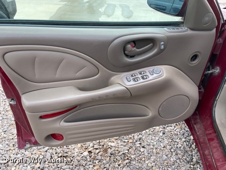 image for item IC9487 2003 Pontiac Bonneville