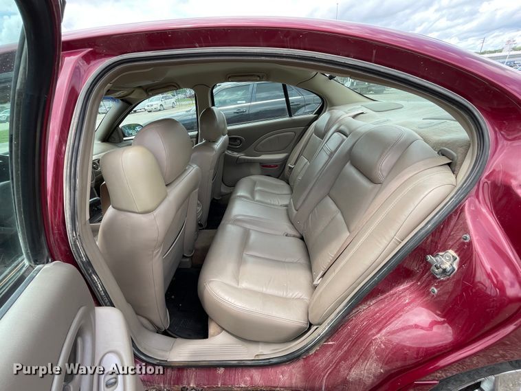 image for item IC9487 2003 Pontiac Bonneville