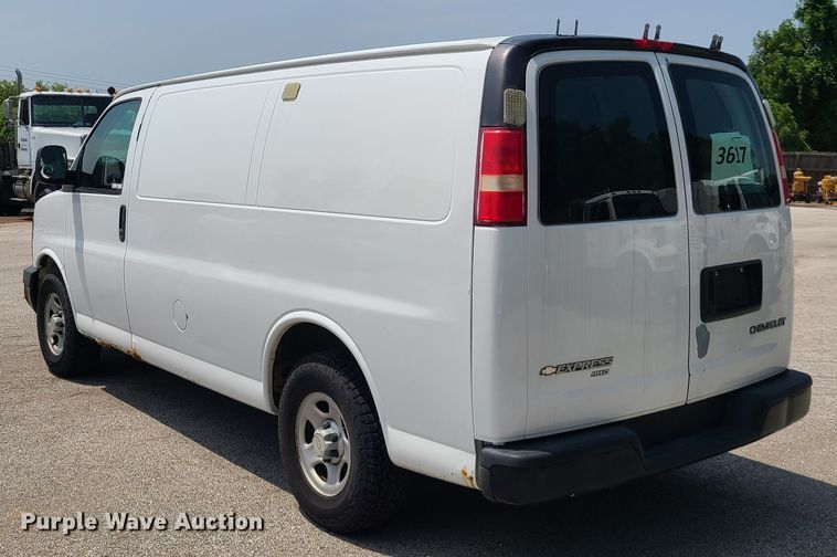 image for item IC9844 2006 Chevrolet Express 1500  van