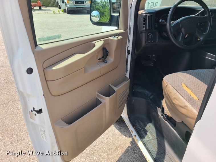 image for item IC9844 2006 Chevrolet Express 1500  van