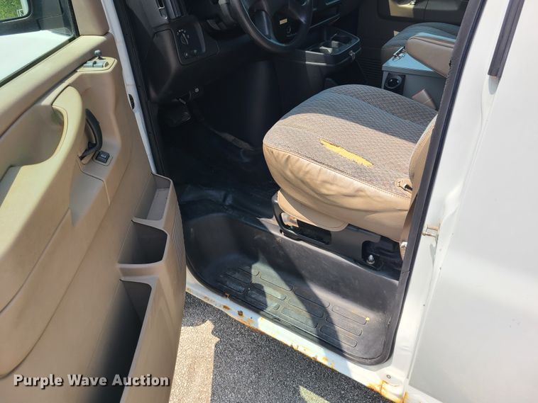 image for item IC9844 2006 Chevrolet Express 1500  van