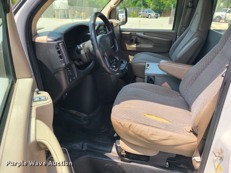 image for item IC9844 2006 Chevrolet Express 1500  van