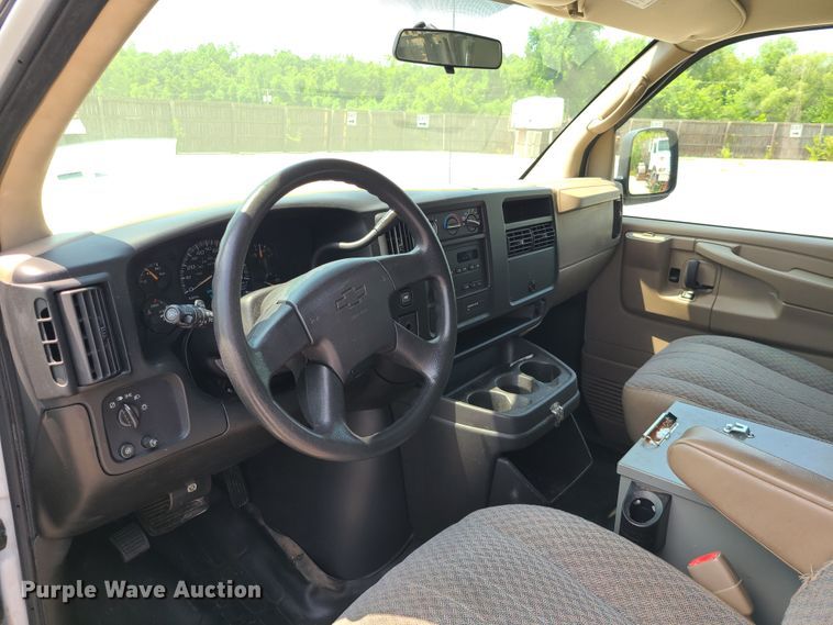 image for item IC9844 2006 Chevrolet Express 1500  van