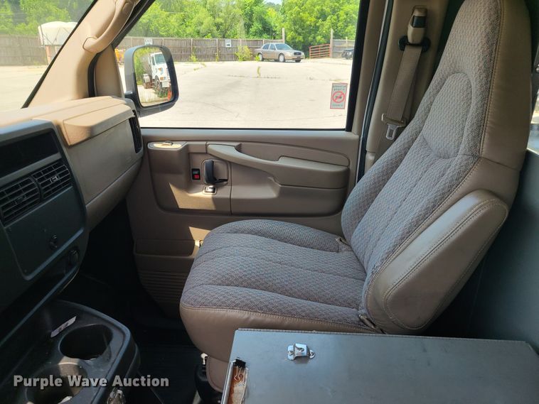 image for item IC9844 2006 Chevrolet Express 1500  van