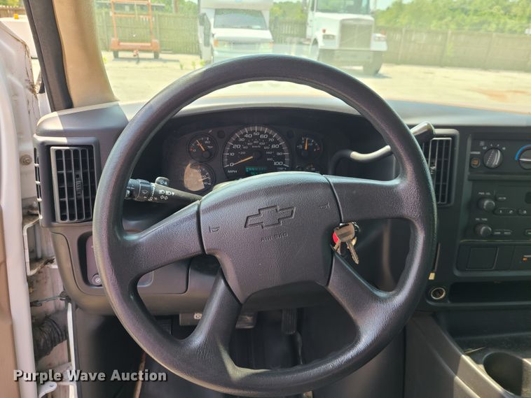 image for item IC9844 2006 Chevrolet Express 1500  van