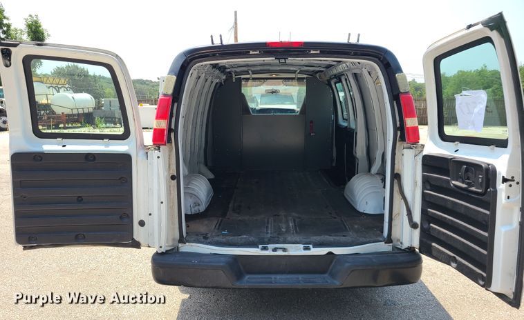 image for item IC9844 2006 Chevrolet Express 1500  van