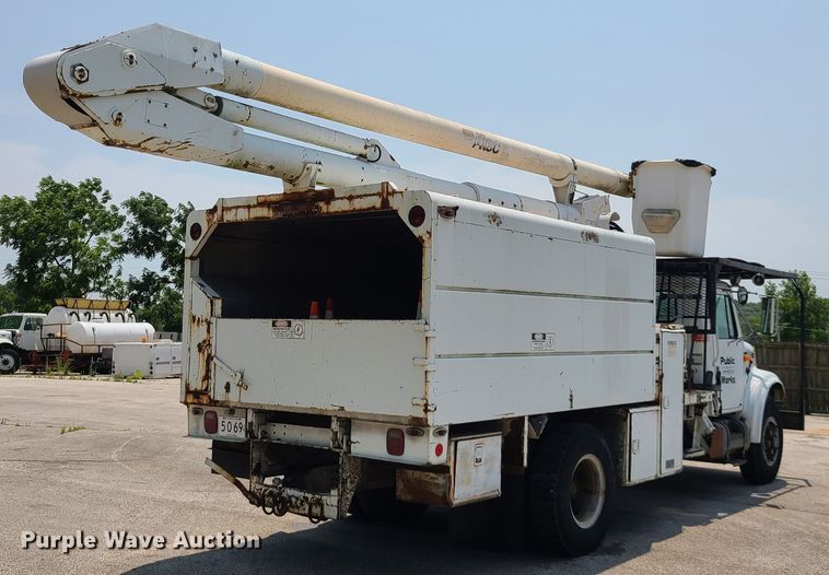image for item IC9848 1990 International 4700  bucket truck