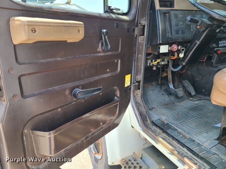 image for item IC9848 1990 International 4700  bucket truck