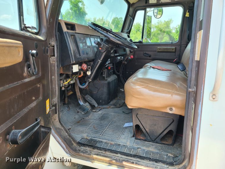 image for item IC9848 1990 International 4700  bucket truck