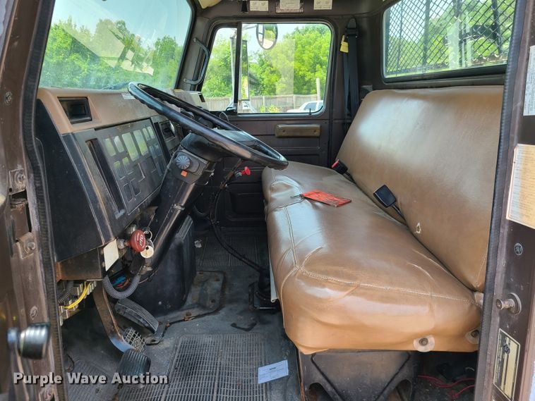 image for item IC9848 1990 International 4700  bucket truck