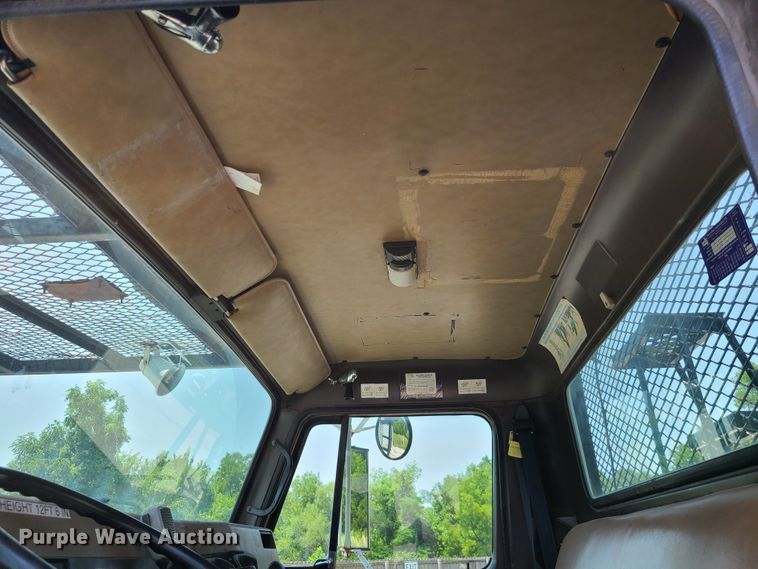 image for item IC9848 1990 International 4700  bucket truck