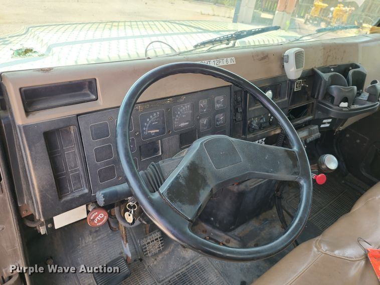 image for item IC9848 1990 International 4700  bucket truck