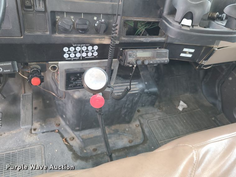 image for item IC9848 1990 International 4700  bucket truck