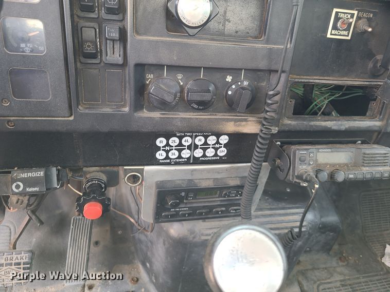 image for item IC9848 1990 International 4700  bucket truck