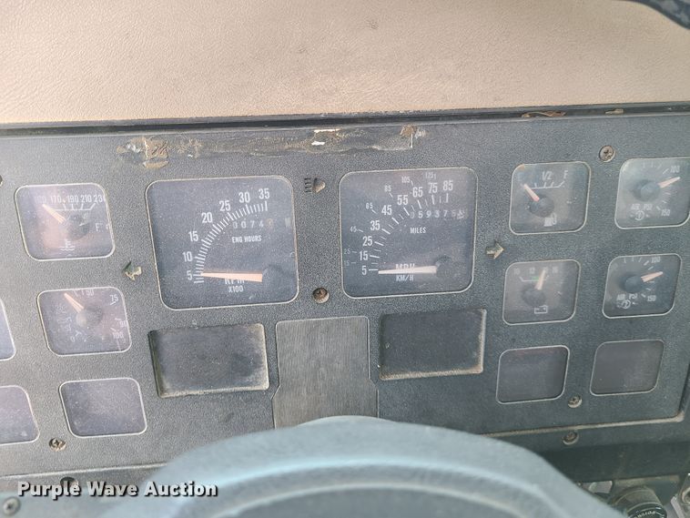 image for item IC9848 1990 International 4700  bucket truck