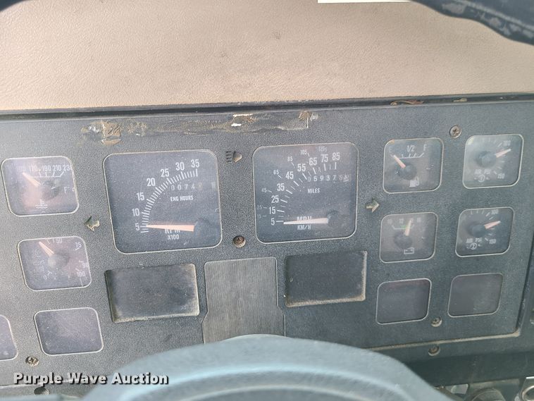 image for item IC9848 1990 International 4700  bucket truck