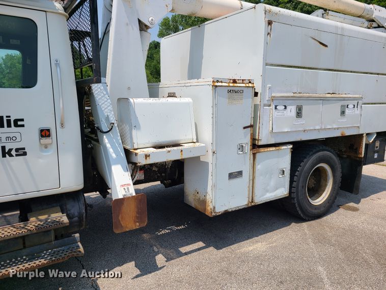 image for item IC9848 1990 International 4700  bucket truck