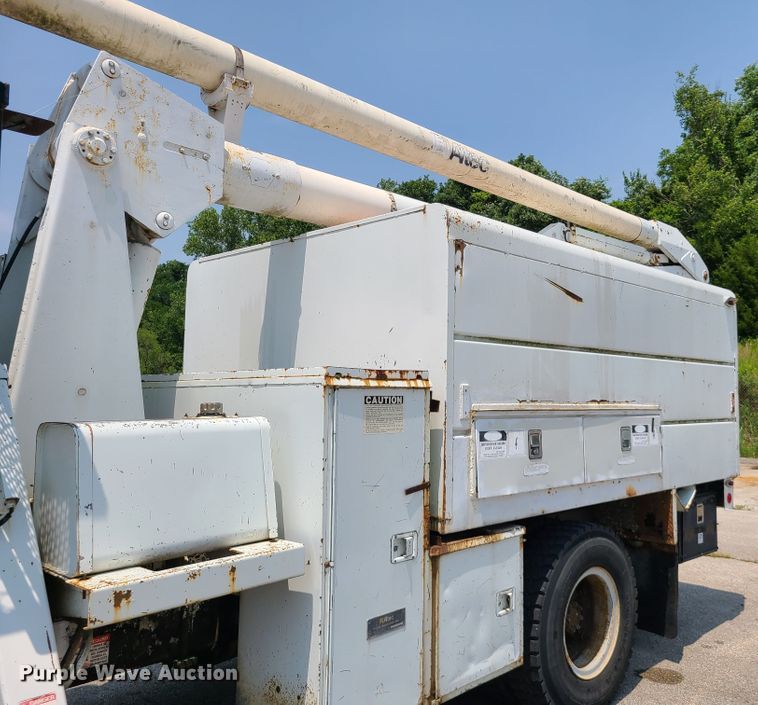 image for item IC9848 1990 International 4700  bucket truck
