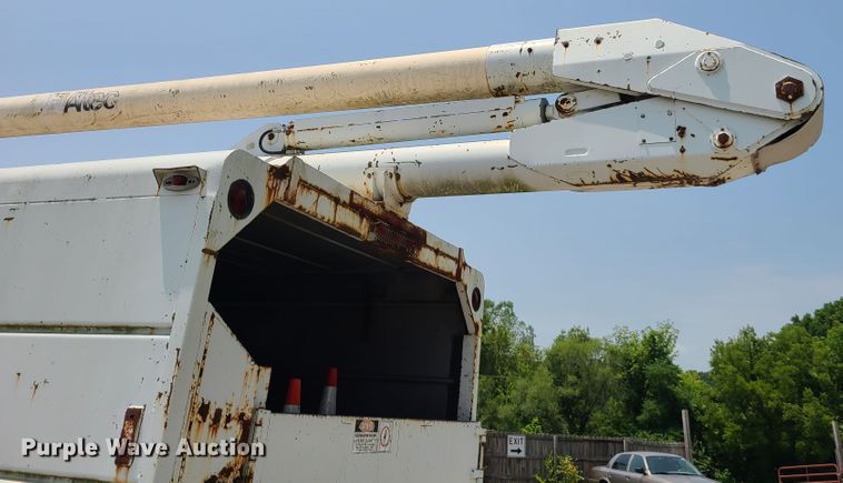 image for item IC9848 1990 International 4700  bucket truck