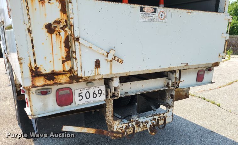 image for item IC9848 1990 International 4700  bucket truck