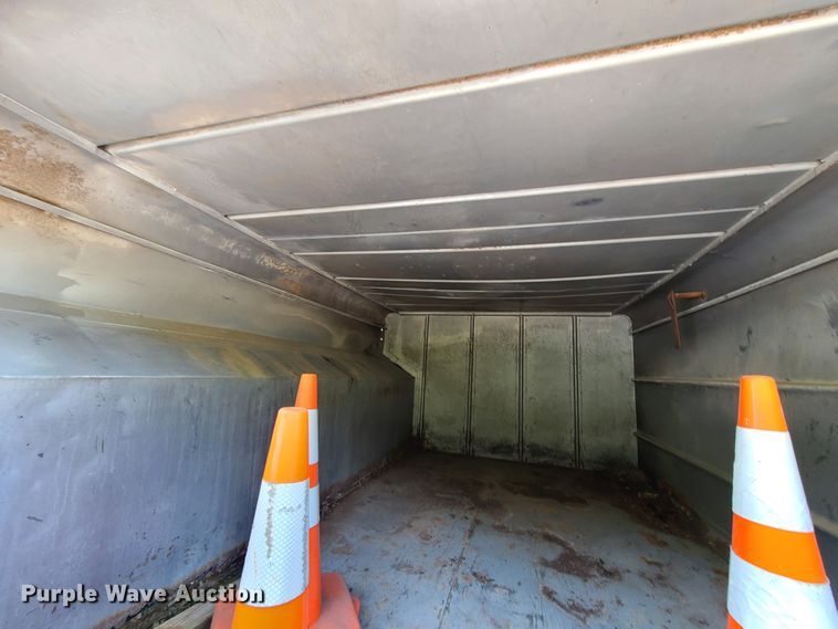 image for item IC9848 1990 International 4700  bucket truck