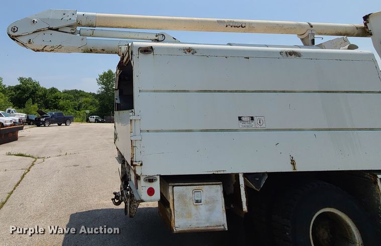 image for item IC9848 1990 International 4700  bucket truck