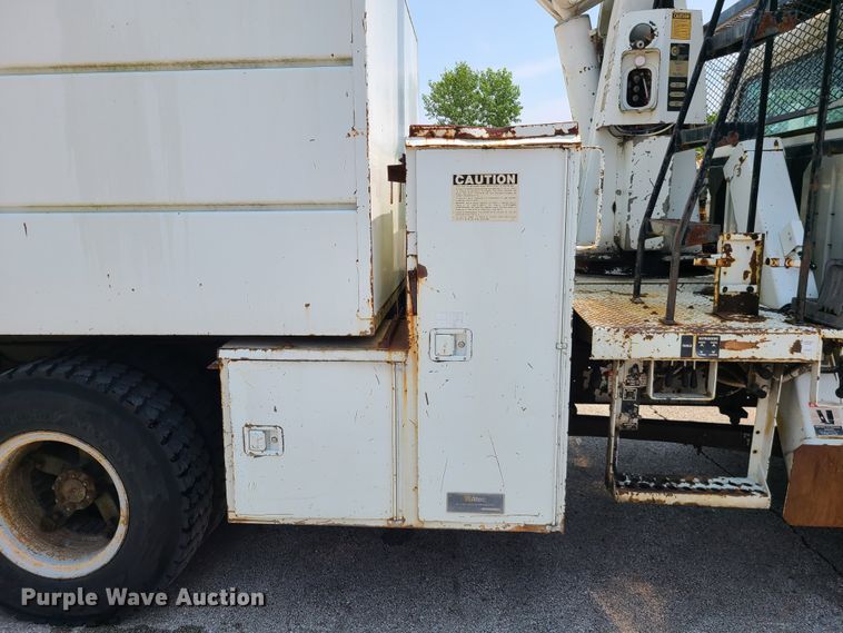 image for item IC9848 1990 International 4700  bucket truck