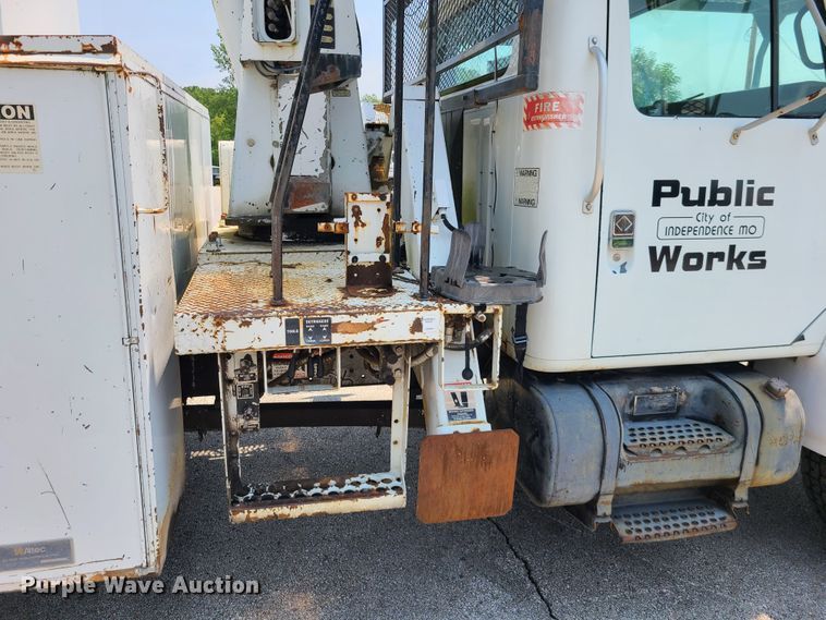 image for item IC9848 1990 International 4700  bucket truck