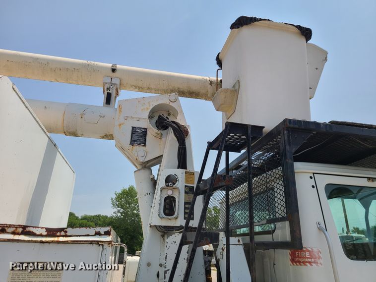 image for item IC9848 1990 International 4700  bucket truck