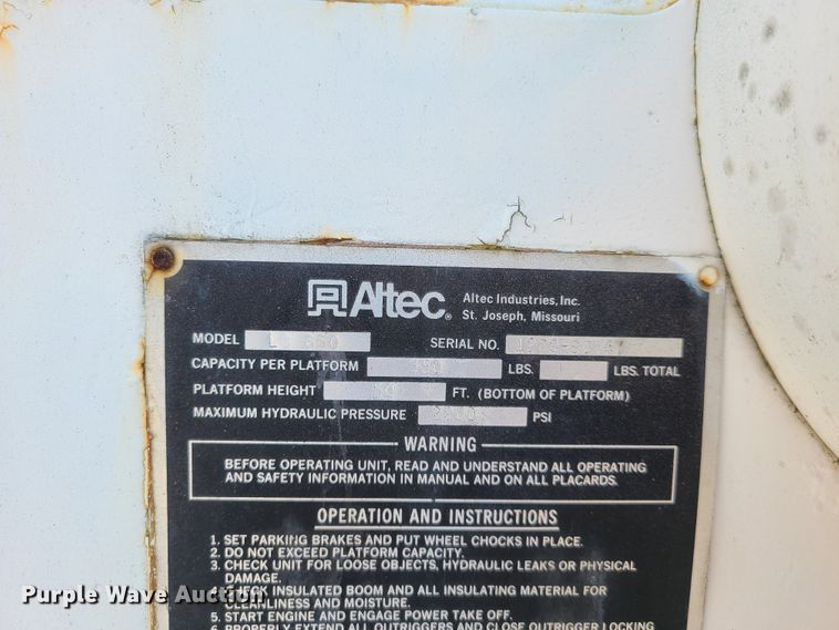 image for item IC9848 1990 International 4700  bucket truck