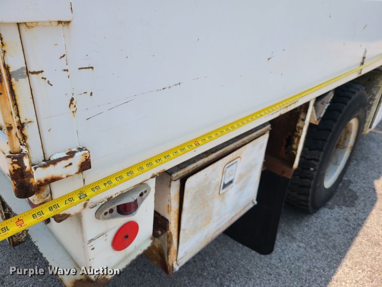 image for item IC9848 1990 International 4700  bucket truck