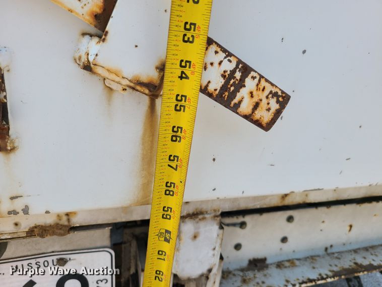 image for item IC9848 1990 International 4700  bucket truck