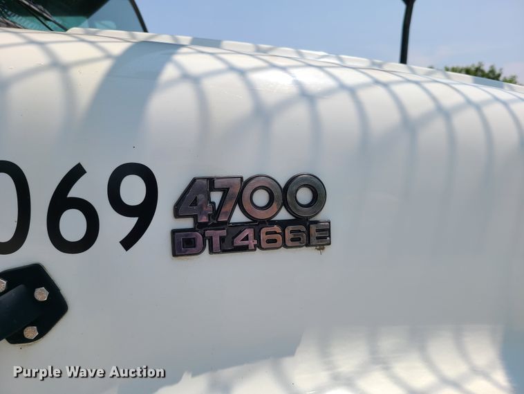 image for item IC9848 1990 International 4700  bucket truck