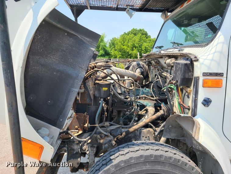 image for item IC9848 1990 International 4700  bucket truck