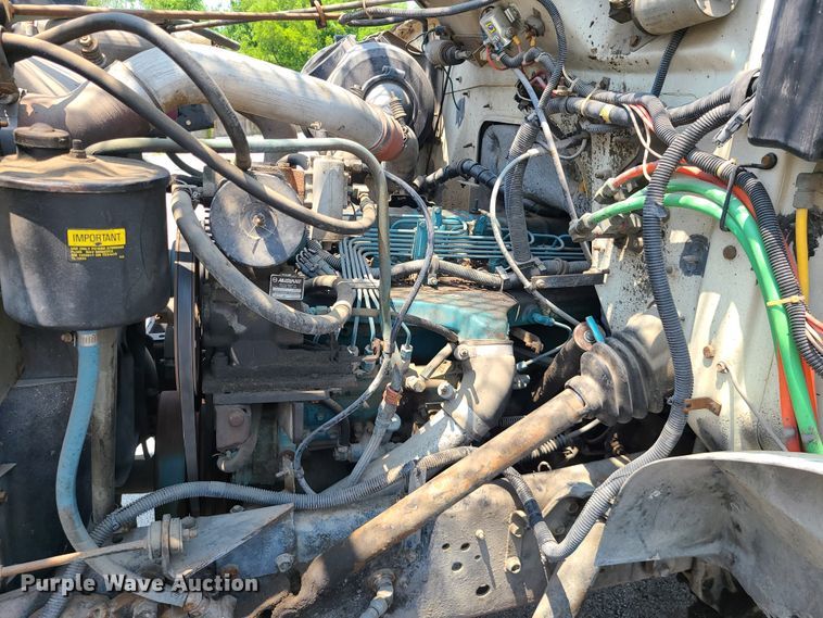 image for item IC9848 1990 International 4700  bucket truck