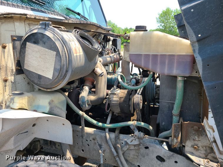 image for item IC9848 1990 International 4700  bucket truck