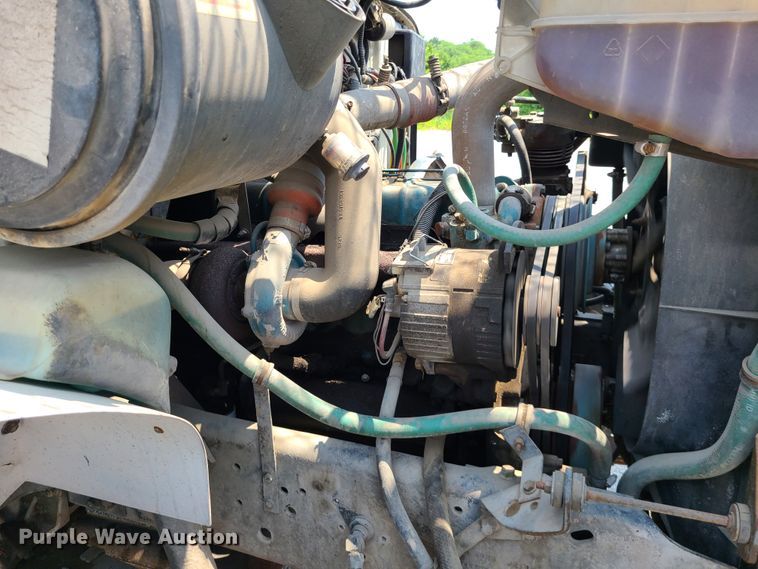 image for item IC9848 1990 International 4700  bucket truck