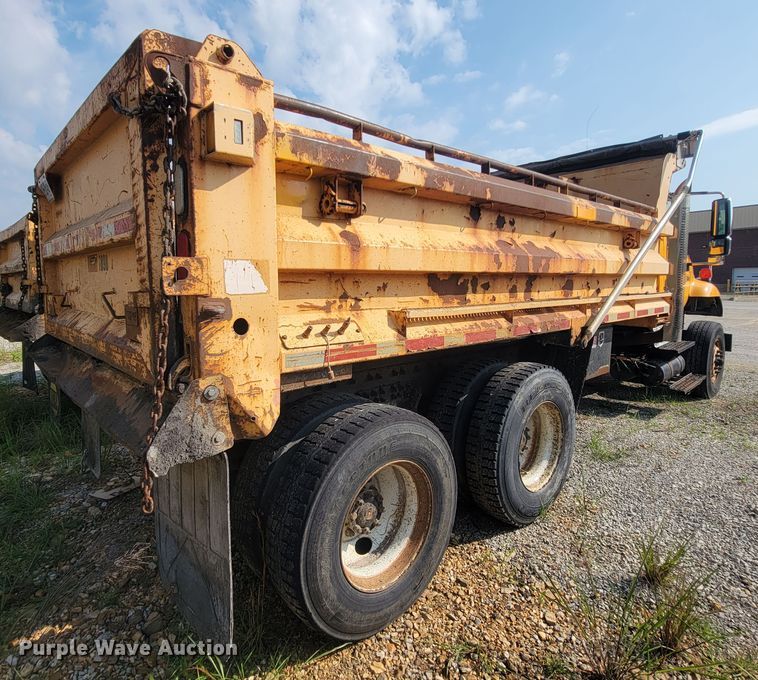 image for item IF9952 2007 International 7400  dump truck