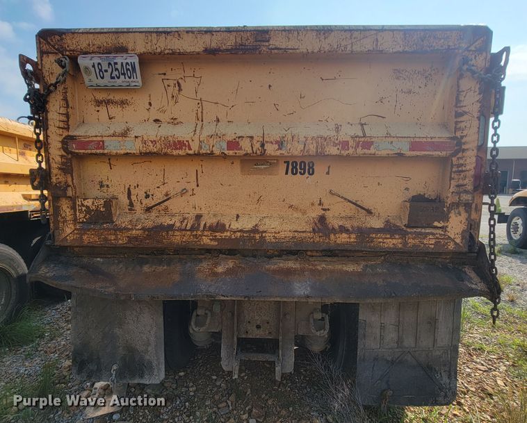 image for item IF9952 2007 International 7400  dump truck