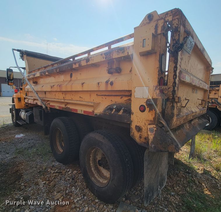 image for item IF9952 2007 International 7400  dump truck