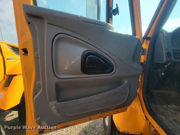 image for item IF9952 2007 International 7400  dump truck