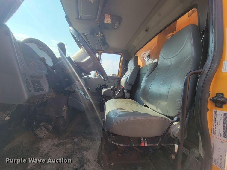 image for item IF9952 2007 International 7400  dump truck