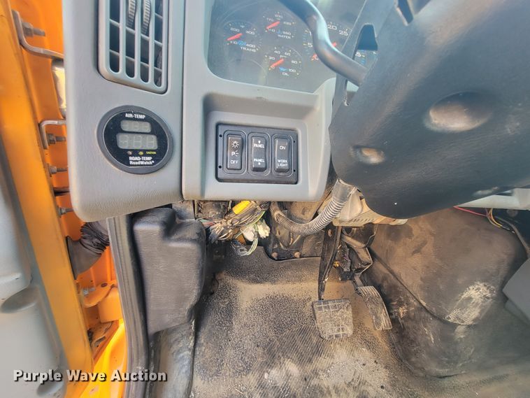 image for item IF9952 2007 International 7400  dump truck