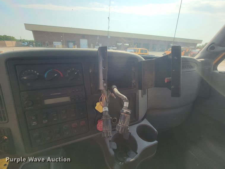 image for item IF9952 2007 International 7400  dump truck